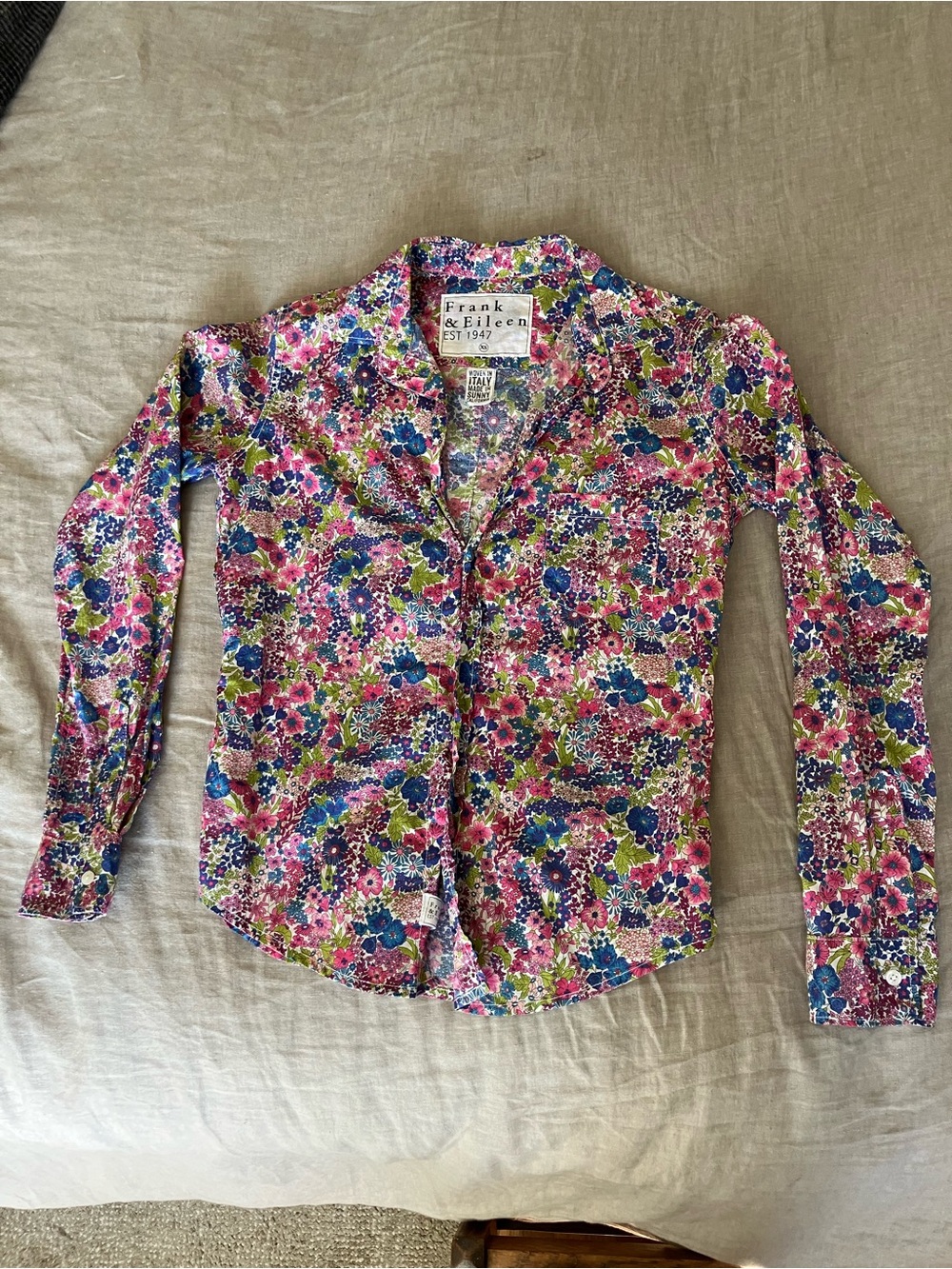 Frank & Eileen Floral Barry Button Down Blouse - Size XS - Picture 3 of 7